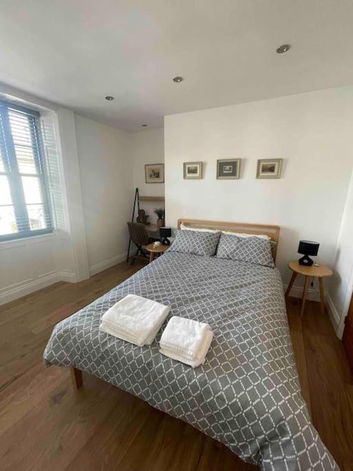 Abergavenny Center 2-Bed Flat Apartment Exterior photo