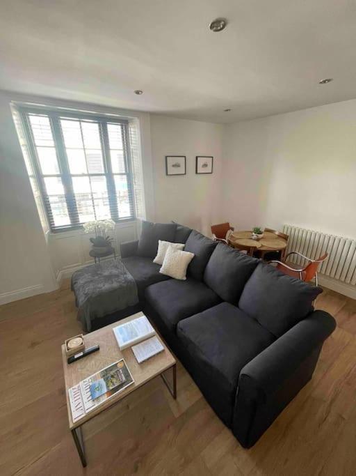Abergavenny Center 2-Bed Flat Apartment Exterior photo